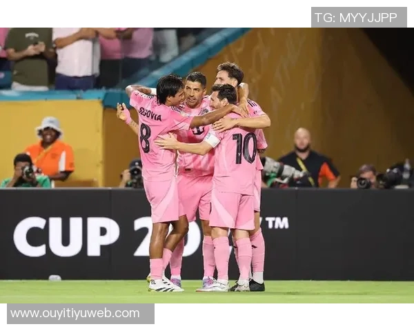 梅西禁区低射中柱阿连德远射击中横梁运气不佳令人惋惜 梅西禁区低射中柱阿连德远射击中横梁运气不佳令人惋惜