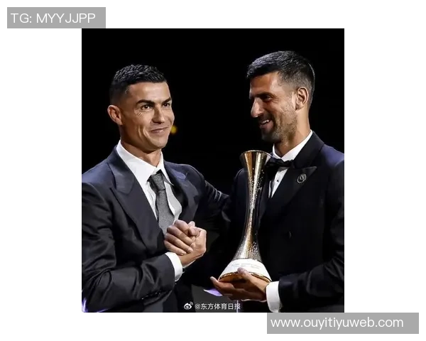 德约与C罗亲密互动造访网球中心互赠球衣与球拍 德约与C罗亲密互动造访网球中心互赠球衣与球拍